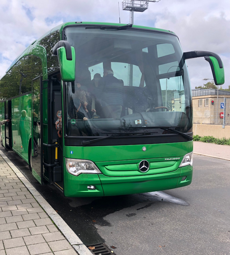 Mit etwas Glück haben wir sogar schon einen Bus in Vereinsfarbe bekommen